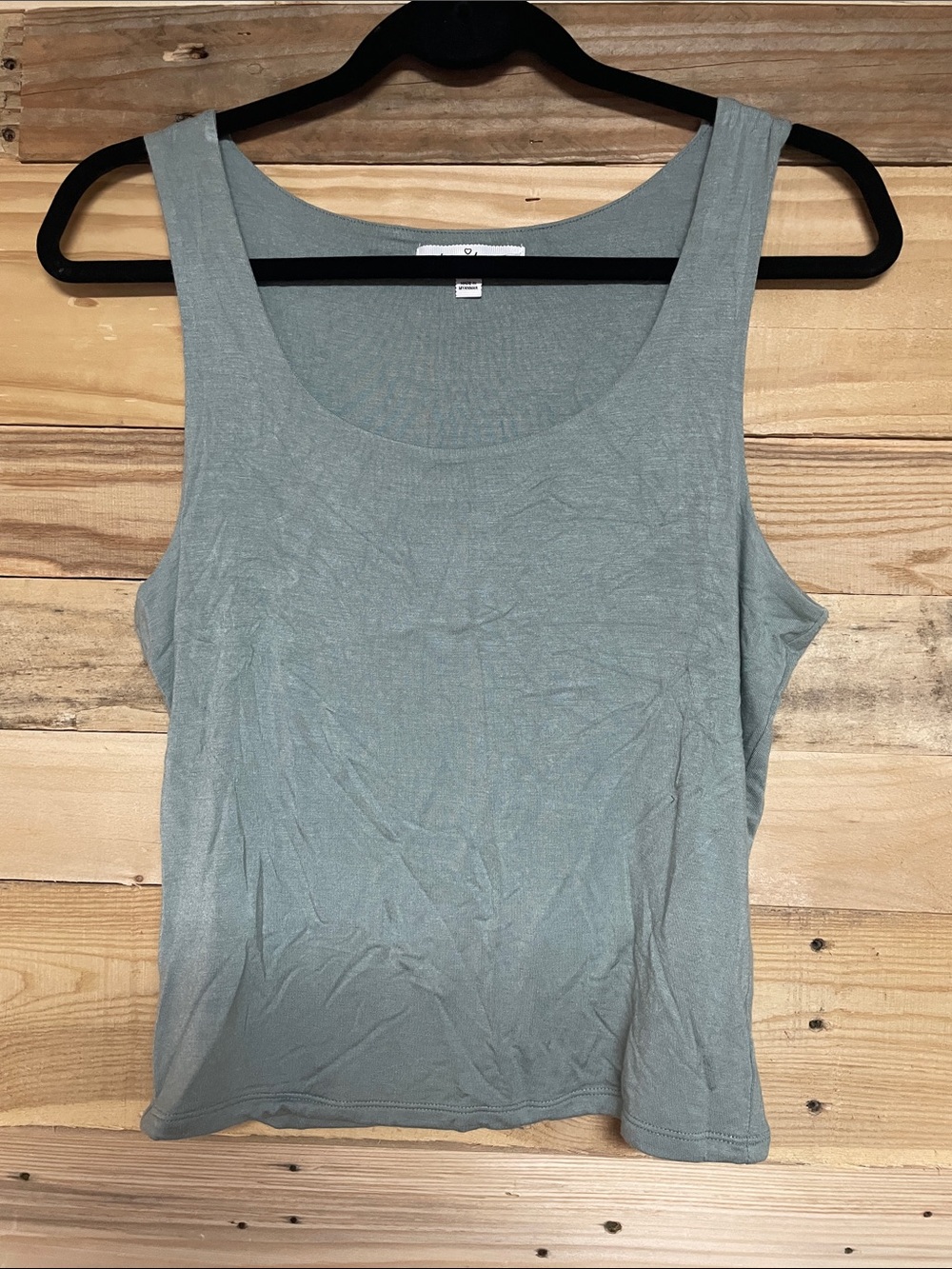 Love tree size large sage color tank
Super soft and stretchy